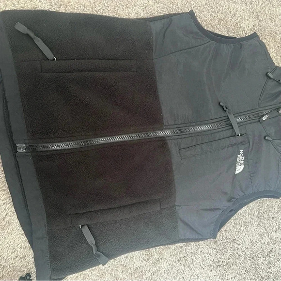 The North Face Black Vest with hood - Picture 5 of 10